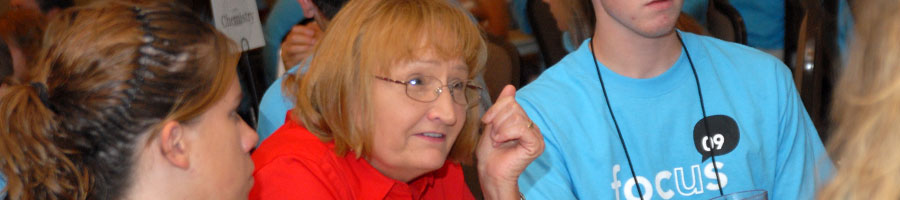 Dr. Carol Weaver chats with new students during Focus week.