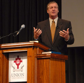 Tennessee Baptist Convention President Ron Stewart speaks during chapel Feb. 7. (Photo by Morris Abernathy)