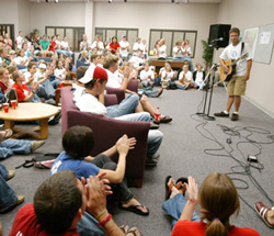 8/30/2004 - A large group of freshmen enjoyed the entertainment at Open Mic during FOCUS 2004. (ID: 2436)