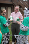 08/27/05 - President Dockery enjoys time with LIFE Group leaders Emily Oakley & Bethany Hobbs during Freshman Move-In Day.
