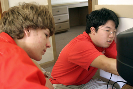 New roommates Lukas Burke of Jackson, Tenn. & Jonathan Choi of Charlotte, N.C. hook up the television in their dorm room during Freshman Move-In Day.