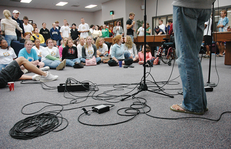 New Students gathered for Open Mic Night in the Student Lounge during New Student Orientation.