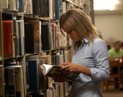 9/14/2005 - Senior Blaire Collins looks through the stacks in the Emma Waters Summar Library. (ID: 4338)
