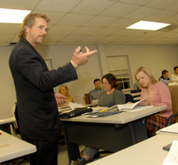 3/7/2006 - Steve Arendall leads an MBA class on the Germantown campus. (ID: 4888)