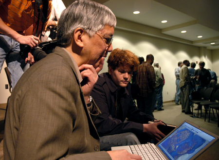 Gary Fong, director of editorial graphics technology at the San Francisco Chronicle, gives some advice to Kyle Kurlick, junior journalism major, at the Southwestern Photojournalism Confernece in Ft. Worth, Texas.