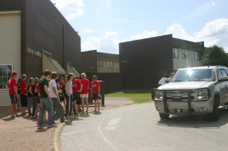New students await their rides as many Focus groups traveled on a tour of Jackson during New Student Orientation.