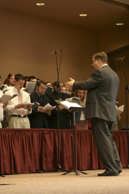 Stanley Warren, associate professor of music, leads the Choral Union in <em>The King of Love My Shepherd Is</em> during chapel.