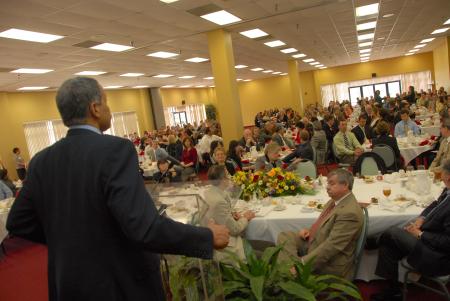 A large crowd from the Jackson community attended the ninth annual Union Forum to hear Juan Williams, author and National Public Radio correspondent.