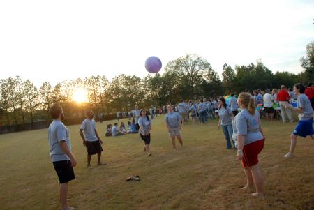 Freshmen enjoy fun and fellowship at President Dockery's house for the annual ice cream social.