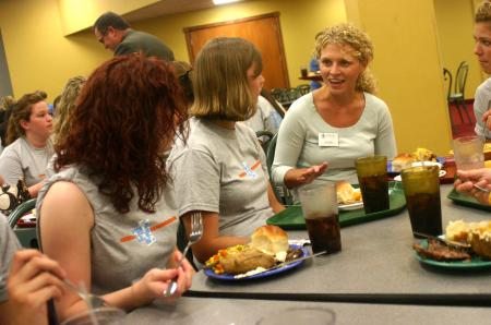 8/27/2007 - Lori Nolen, assistant professor of art, talks with Lori Landon, of Memphis, Tenn., and Elisabeth Crecink, of Virginia Beach, Vir., during the Dinner with your Department event at New Student Orientation. (ID: 7891)