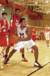 02/58/03 - Junior Derrick Underwood looks for assistance from his teammates while cornered by Martin Methodist.