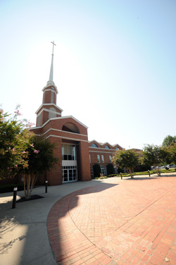 9/23/2008 - Union has recently started offering Master of Christian Studies courses at First Baptist Church of Hendersonville.  There are plans to offer additional graduate programs in education and nursing in the future. (ID: 9936)