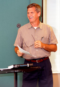 9/23/2008 - Paul Jackson, professor of Christian studies, leads a Master of Christian Studies class on Union's newly established Hendersonville campus. (ID: 9939)