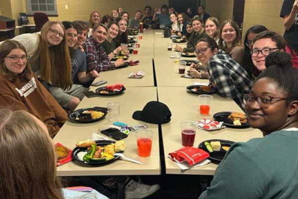 Students eating together