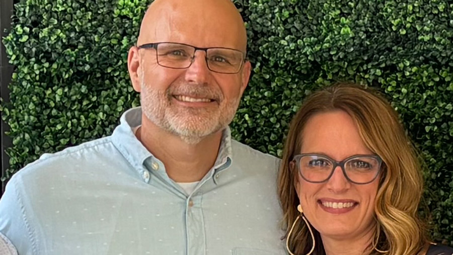 Jay & Lindsey Stephenson (’99)