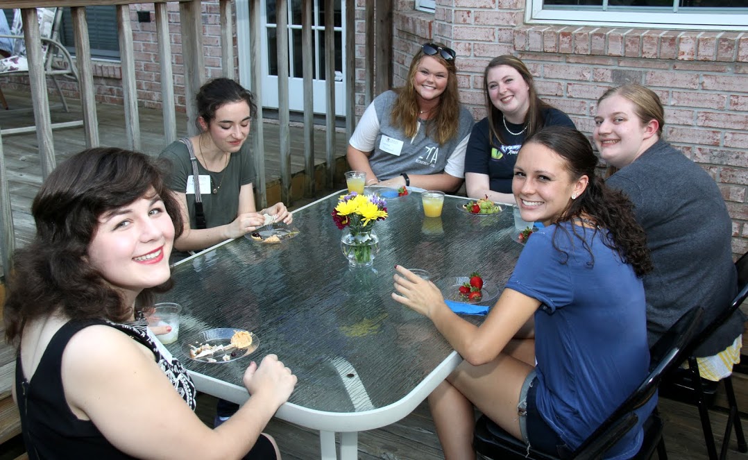 History students enjoy conversation and food at the history department's annual welcome reception on August 29, 2016. They are: (starting on the left, going clockwise) Priscilla Porter, Leah Atkins, Brianna Hammond, Kathryn Mitchell, Susannah Murphine, and Katie Allison.