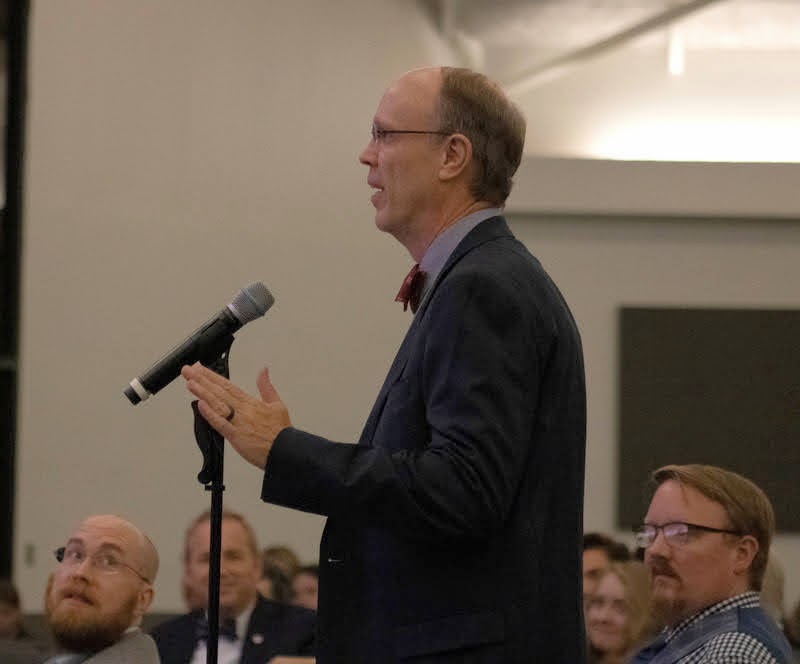 Robert Briley asks a question during the Questions and Answers time at the end of Dr. David Bell's evening lecture on October 25, 2021. Photo by Abigail Aspinwal