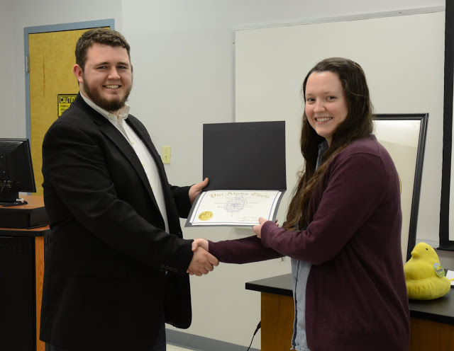 Lauren Geary receives her Phi Alpha Theta membership certificate from Delta-Psi President Nicholas Hancock during the chapter's spring plenary meeting on February 22, 2016. Photo by Elizabeth Wilson