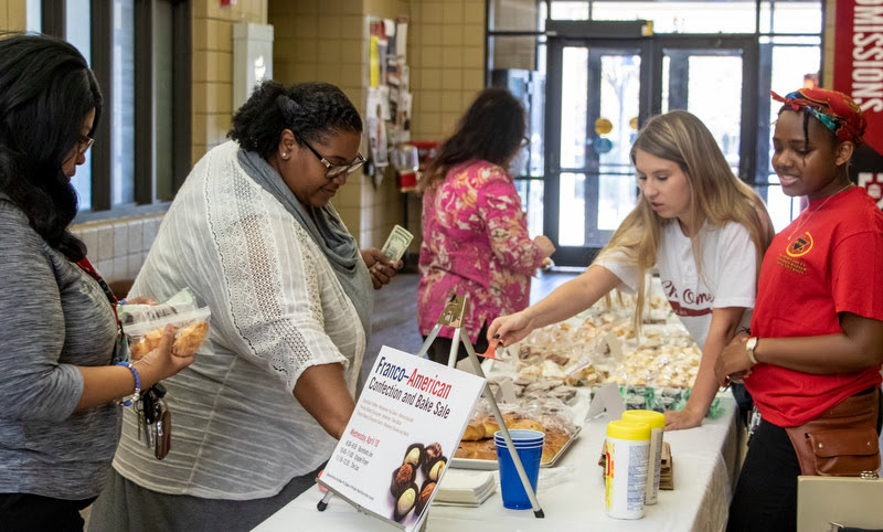 Addison Osborne (second from right) waits on Union University staff member Veronica Perry (second from left) at the Phi Alpha Theta-sponsored Franco-American bake sale on April 10, 2019. Phi Alpha Theta member Tranae Newsome is on the right. Photo by Joey Echeverria