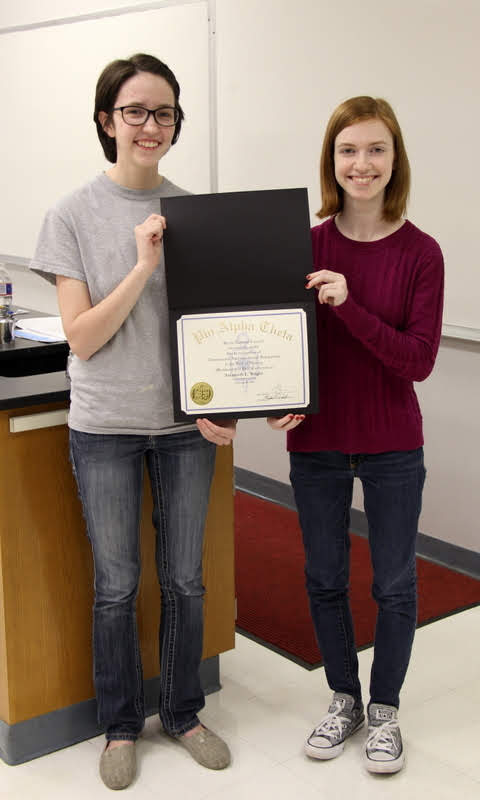 Delta-Psi President Lauren Butler (left) presents Savannah Wright with her Phi Alpha Theta membership certificate on February 26, 2019.