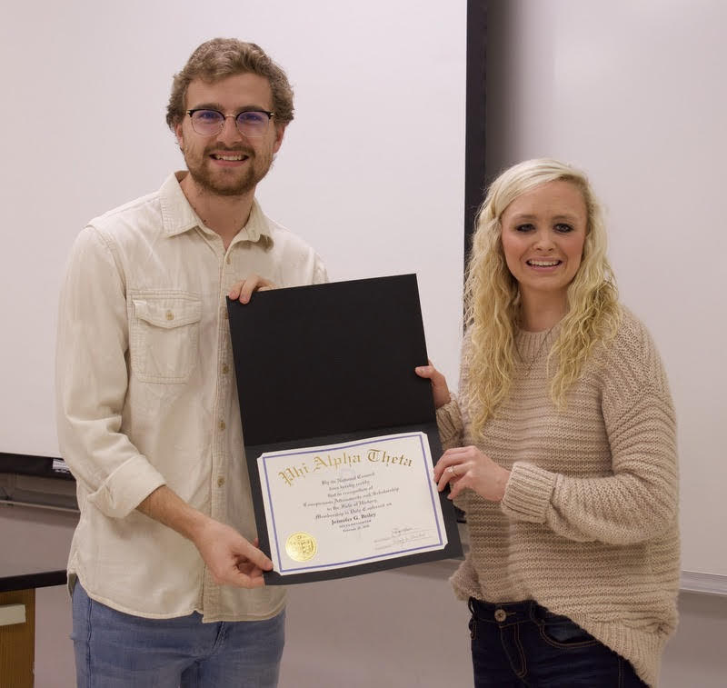 Delta-Psi President Luke Sower presents Jennifer Briley with her Phi Alpha Theta certificate of membership at the chapter's spring plenary meeting on February 25, 2020. Photo by Naomi Mengel