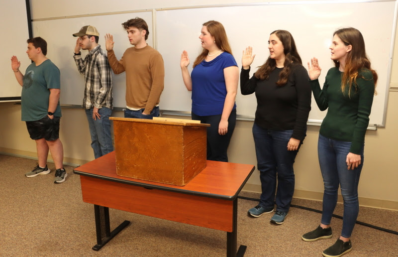 New members of Union's Delta-Psi chapter of Phi Alpha Theta take the membership oath at the chapter's spring plenary meeting on February 20, 2023. They are (left to right) Austin Alexander, William Houston, Jacob Frederick, Abigail Gilbert, Joy Brown, and Samantha Poore.
