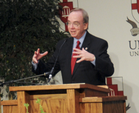 Union President David S. Dockery speaks to a group of Union alumni and friends at a Nov. 10 dinner during the Tennessee Baptist Convention annual meeting. (Photo by Morris Abernathy)