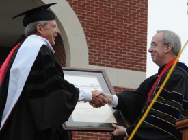 Union President David S. Dockery (right) awards an honorary doctorate degree to Harry Smith. (Photo by Morris Abernathy)