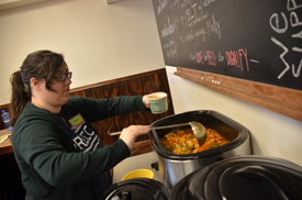 Union University student Kalee Hall helps serve meals while volunteering at ComeUnity Café for Martin Luther King Jr. Day Jan. 20. (Photo by Morris Abernathy)