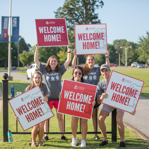 Union students welcome freshmen and their families to campus for Move-In Day, Aug. 16. (Photo by Kristi Woody)