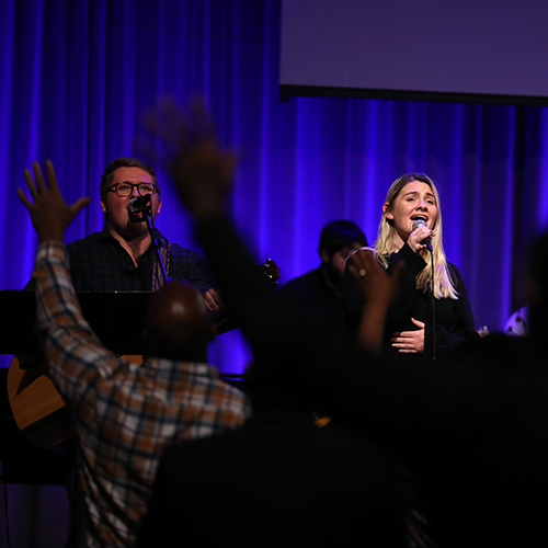 Union students leading worship at 2020 West Tennessee Evangelism Rally.