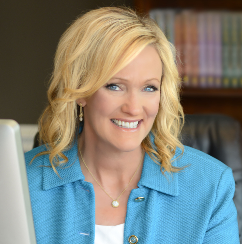 Karen Kingsbury will be the keynote speaker at the April 16 Union Auxiliary dinner. 
