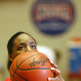 Senior Monica Elliot prepares for a free throw during the NAIA national tournament. (Photo by Morris Abernathy)