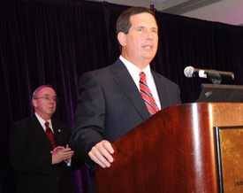 LifeWay Christian Resources President Thom Rainer speaks after receiving the Dodd Award from Union. (Photo by Morris Abernathy)