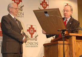 Union President David S. Dockery presents the M.E. Dodd Denominational Service Award to Jerry Rankin March 2. (Photo by Jordan Buie)