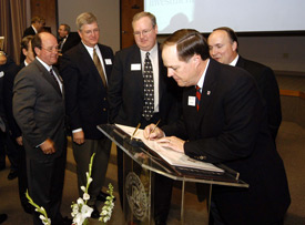 Union's trustees took turns signing the institution's statement of faith during their April 1 meeting. (Photo by Morris Abernathy)