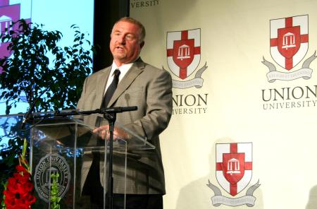 Ronnie Giddens accepts his induction into the sports hall of fame.  - Photo by Kristi McMurry Woody