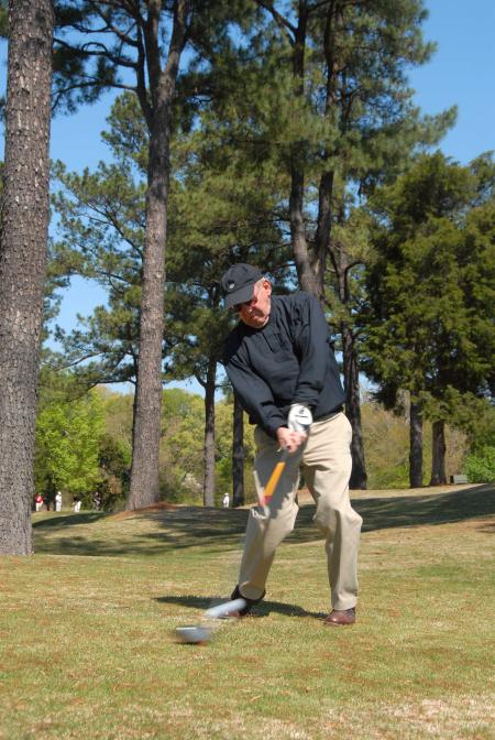 Breakfast speaker John Dancy, former NBC senior correspondent and 1959 Union graduate, tees off during
Union's first Roy L. White Golf & Gala golf tournament. - Photo by Morris Abernathy