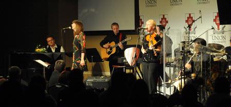 The Gettys entertain at Union's annual Faculty/Staff Dinner. - Photo by Morris Abernathy