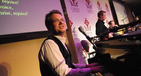 The Gettys entertain at Union's annual Faculty/Staff Dinner. - Photo by Morris Abernathy