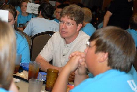 Mark Bolyard, professor of biology and department chair, talks with incoming freshmen who are interested in the biology department during new student orientation. - Photo by Kristi McMurry Woody