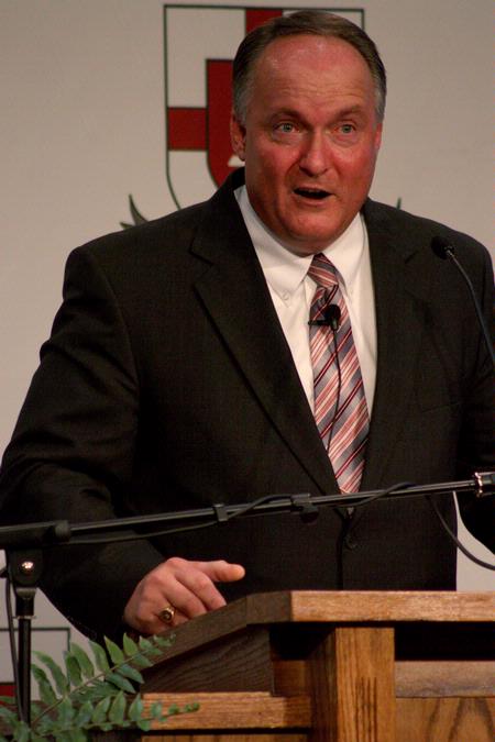 Jerry Tidwell, senior vice president for church relations, delivers an address entitled "Missions and Evangelism: Awakenings and Their Influence on Southern Baptists and Evangelicals" at the Southern Baptists, Evangelicals and the Future of Denominationalism conference. - Photo by Megan Bailey