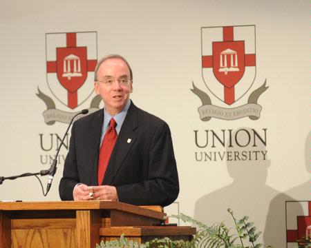 President David S. Dockery delivers an address entitled "So Many Denominations: The Rise and Decline of Denominationalism and the Shaping of a Global Evangelicalism" at the Southern Baptists, Evangelicals and the Future of Denominationalism conference. - Photo by Morris Abernathy