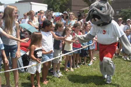 Buster gets some high-fives from fans at a Jump 5 concert sponsored by Union in Franklin, Tenn. - Photo by Jim Veneman
