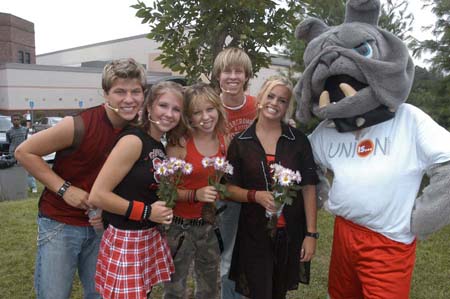 Buster poses with teen group Jump 5 after a WAY-FM Brown Bag Concert sponsored by Union University in Franklin, Tenn. - Photo by Morris Abernathy
