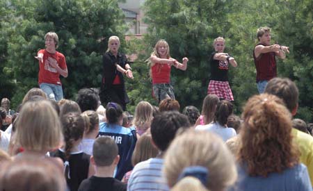 Teen group Jump 5 performs at a WAY-FM Brown Bag Concert sponsored by Union University in Franklin, Tenn. - Photo by Jim Veneman