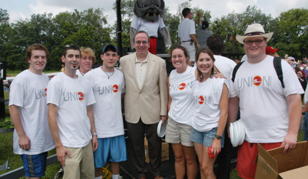 President David S. Dockery fellowships with students Patrick Myers, Drew Zimmer, Brad Spencer, Wesley Calvert, Holly Graves, Jessica Singleton, and Jonathan Blair at the Steven Curtis Chapman Brown Bag concert sponsored by Union in Franklin, Tenn. - Photo by Jim Veneman