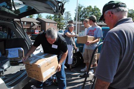Steve Monroe, father of new student Chesney Monroe, unloads a box for someone to carry to Chesney's dorm room. Faculty, staff, and returning students joined forces on Move In Day to help new students get moved in quickly and efficiently. - Photo by Victoria Stargel