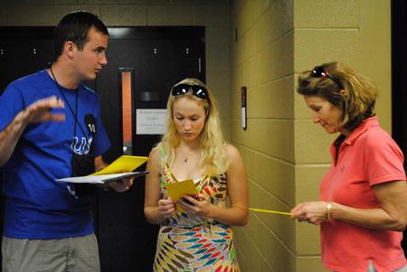 International Focus Leader Martin Godwin, sophomore physical education and health major, gives instructions to new Union student Julianne Kirchner and her mother, Judy.  - Photo by Victoria Stargel