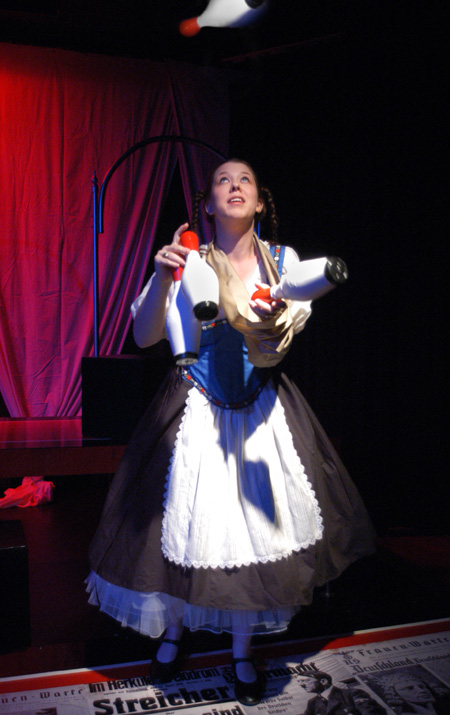 Kristen Garner as Mel the Juggler in <i>Die Ratzel</i>. - Photo by Jim Veneman